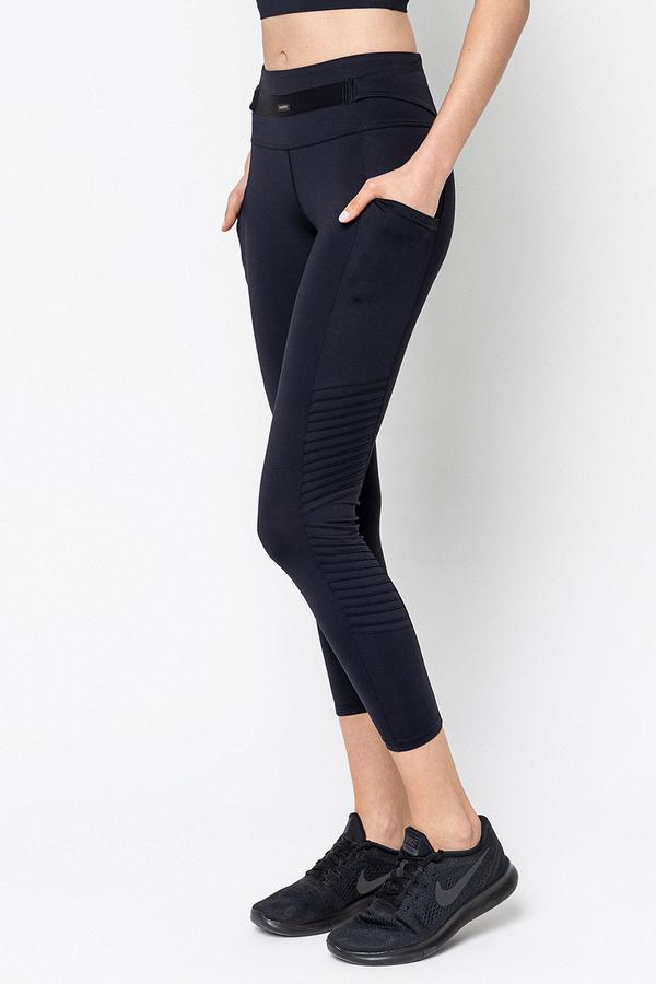 JETSETTER CROP LEGGINGS - BLACK