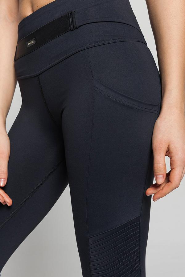 JETSETTER CROP LEGGINGS - BLACK