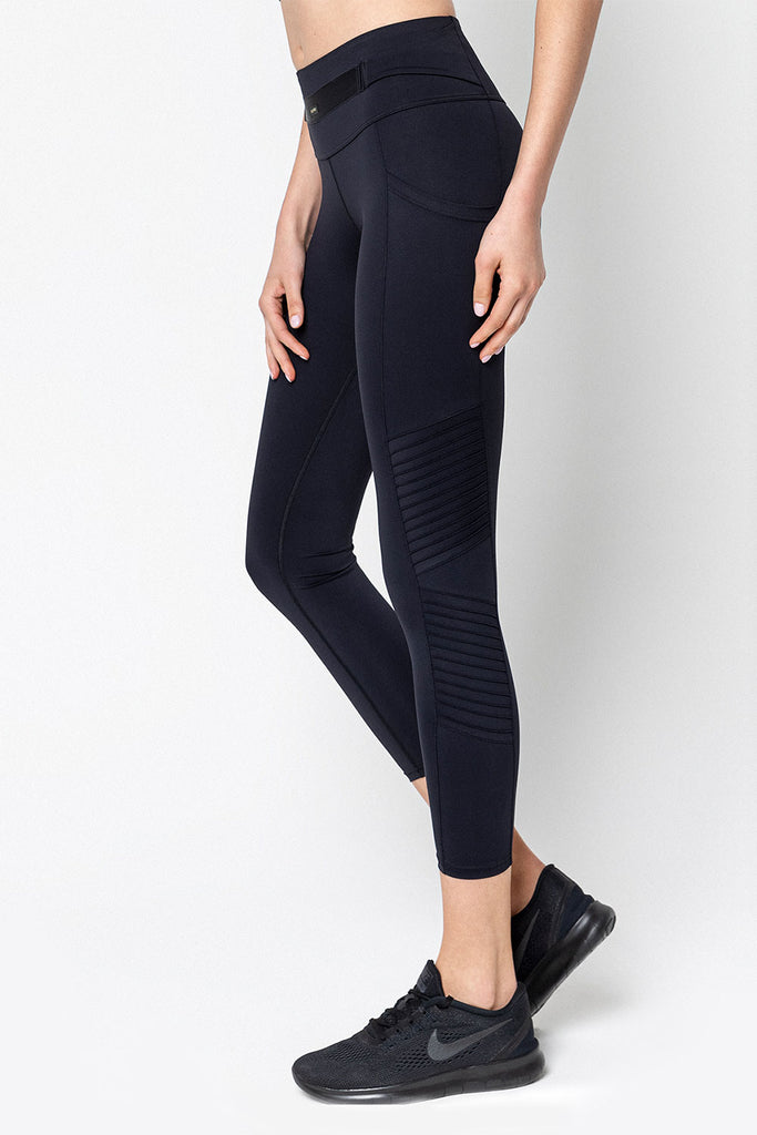 JETSETTER CROP LEGGINGS - BLACK